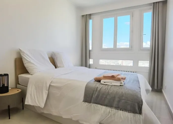 Modern 2-bed 80m2 With Elevator Free Parking N19-25 Lejlighed Paris