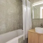 Modern 2-bed 80m2 With Elevator Free Parking N19-25 Apartment