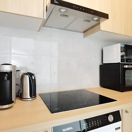 Modern 2-bed 80m2 With Elevator Free Parking N19-25