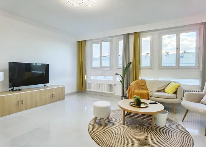 Apartman Modern 2-bed 80m2 With Elevator Free Parking N19-25 *